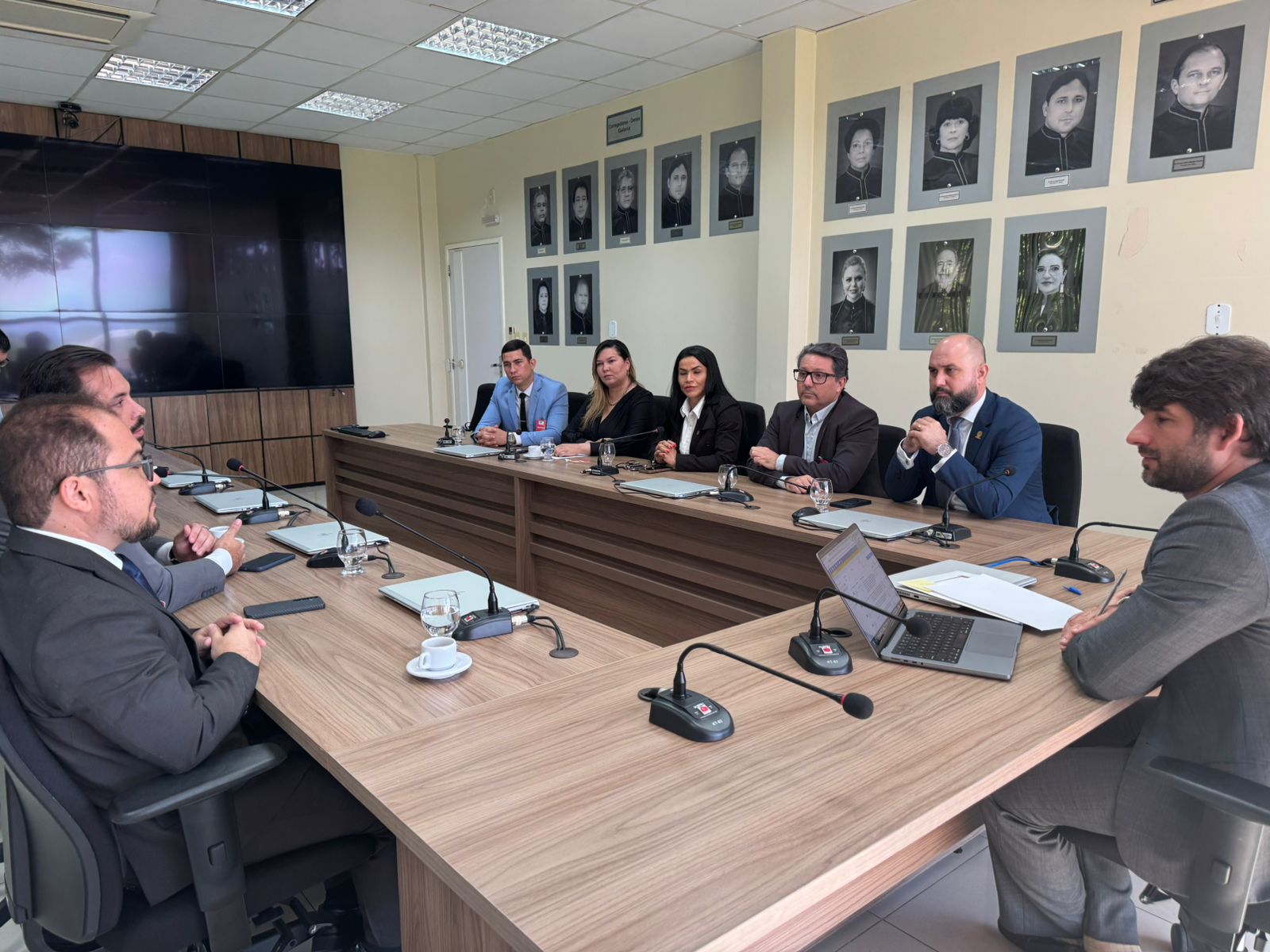 OAB Amapá realiza reunião institucional para tratar de prerrogativas da advocacia no sistema prisional